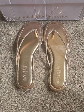 KAYLEEN By Los Angeles Metallic Rose Gold Thong Sandals